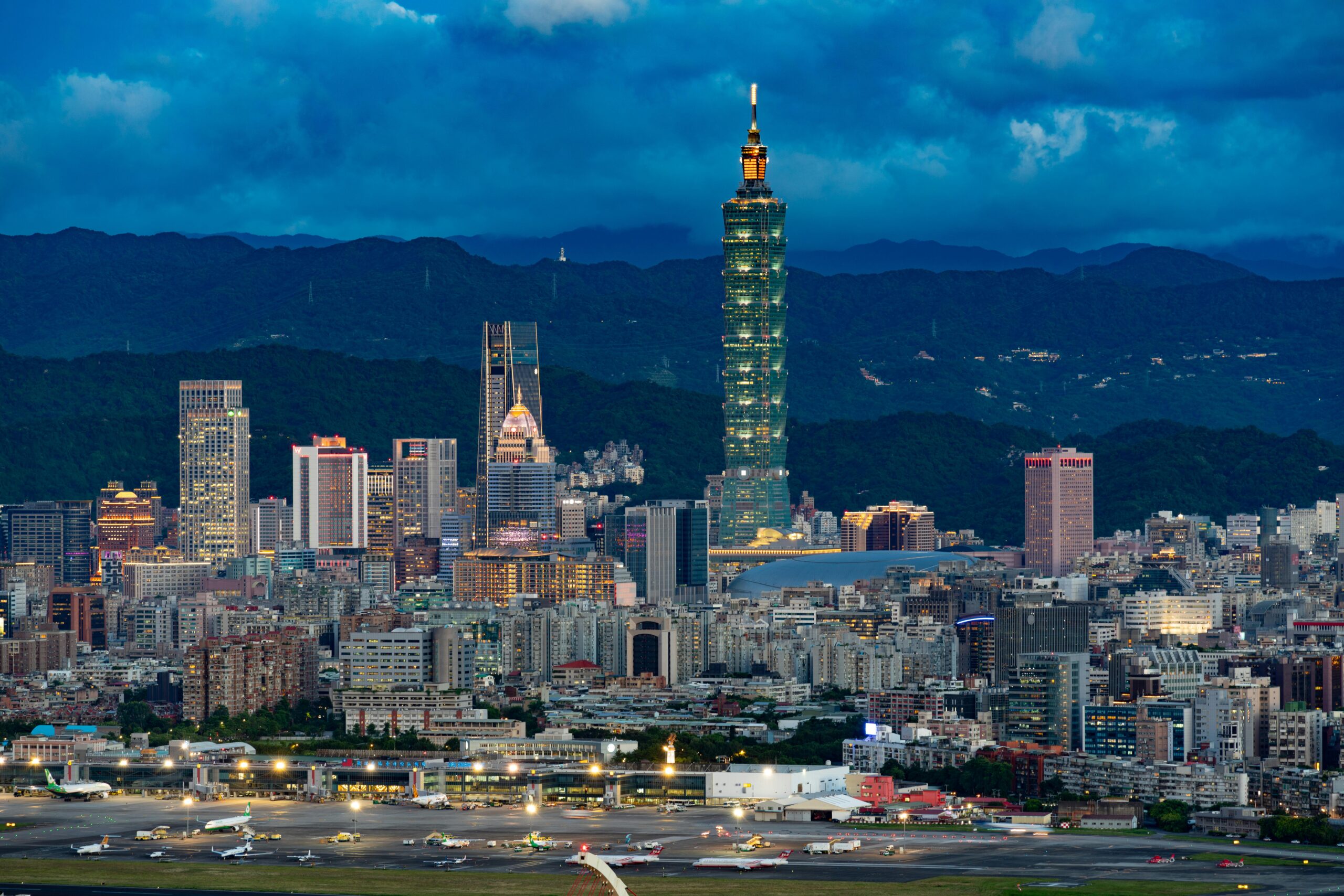 Stunning evening view of Taipei skyline featuring the iconic Taipei 101 building.